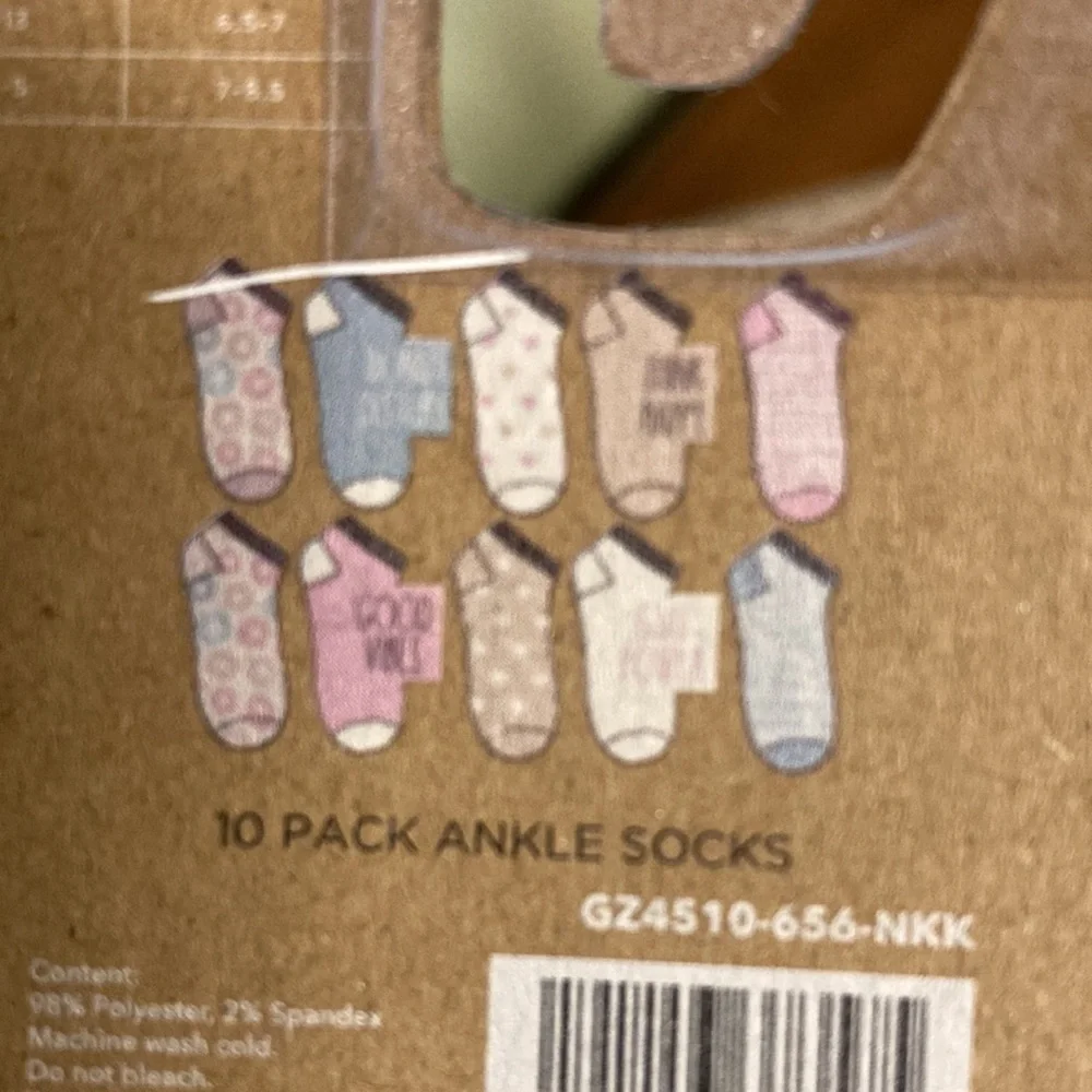 NWT! Rae Dunn GIRLS 10 PACK DONUT ANKLE SOCKS with 3 Bonus Hair Ties